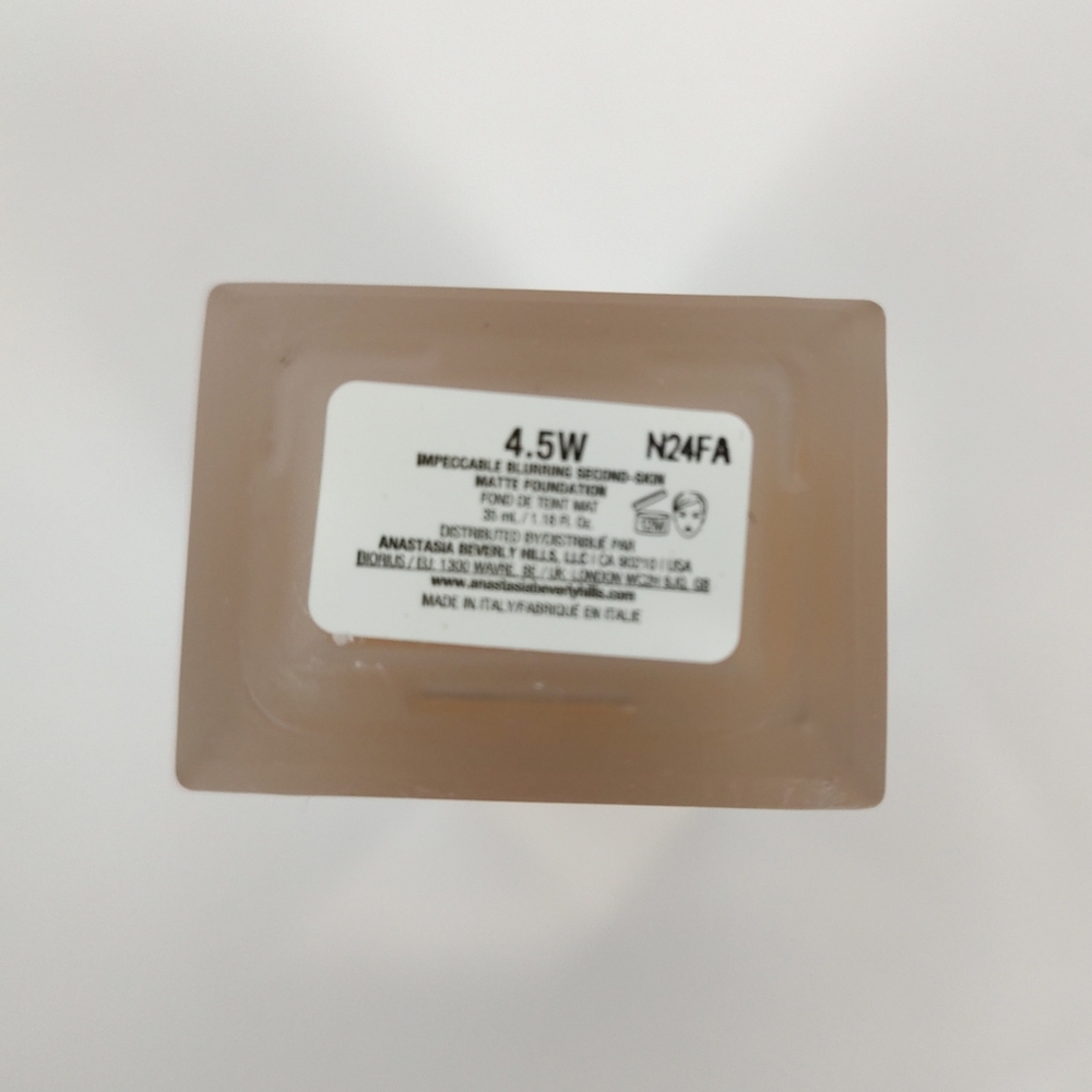 Anastasia Beverly Hills Impeccable Blurring Second Skin Foundation Matte 4.5W - Picture 4 of 5